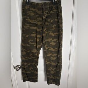 American Eagle Outfitters Green Camouflage Cargo Pants